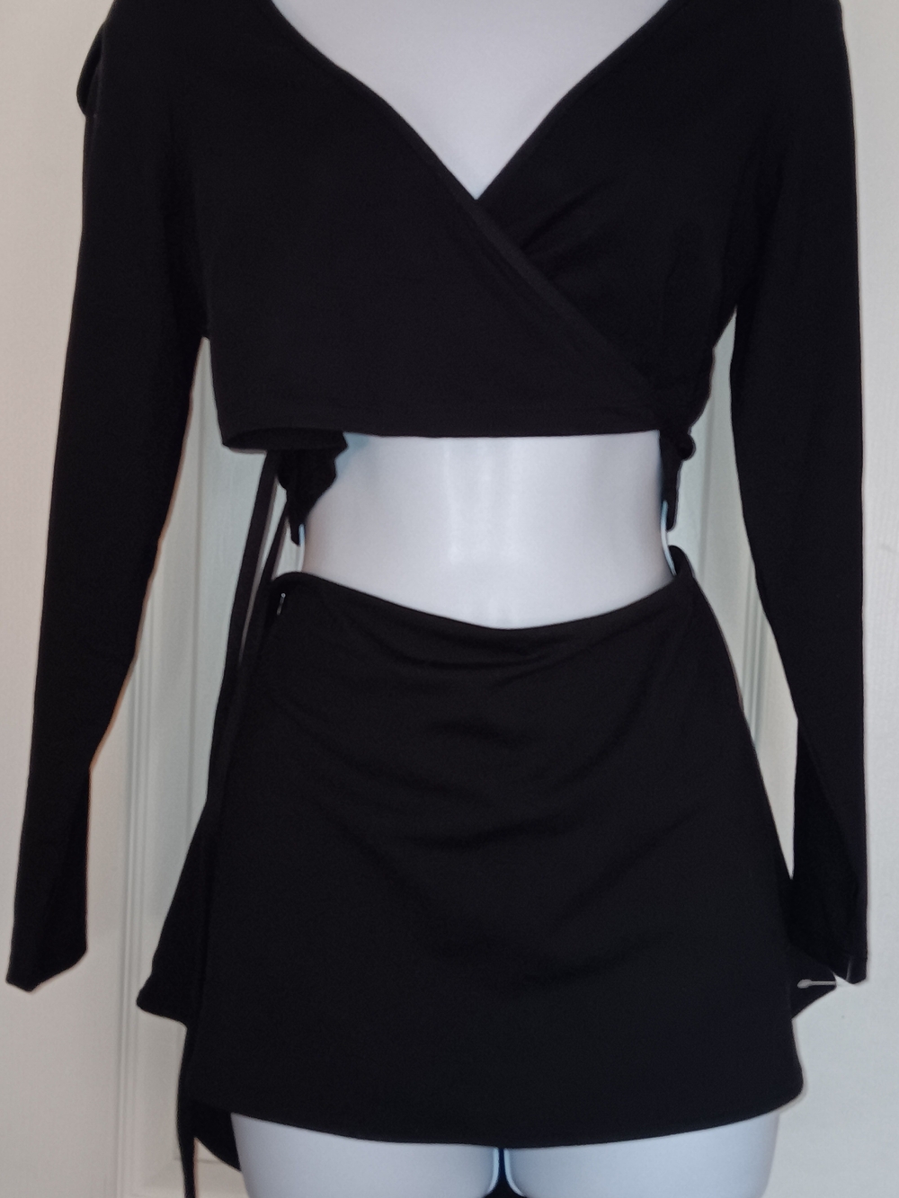 Von Dutch Black Long Sleeve wrap Top & Mini Skirt 2pc Gym Set Women Size XL NWOT